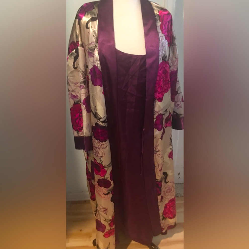 Midnight Velvet. 2- piece Gown and robe  mid-length
